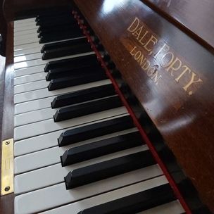 DALE FORTY 5-octave upright piano 01