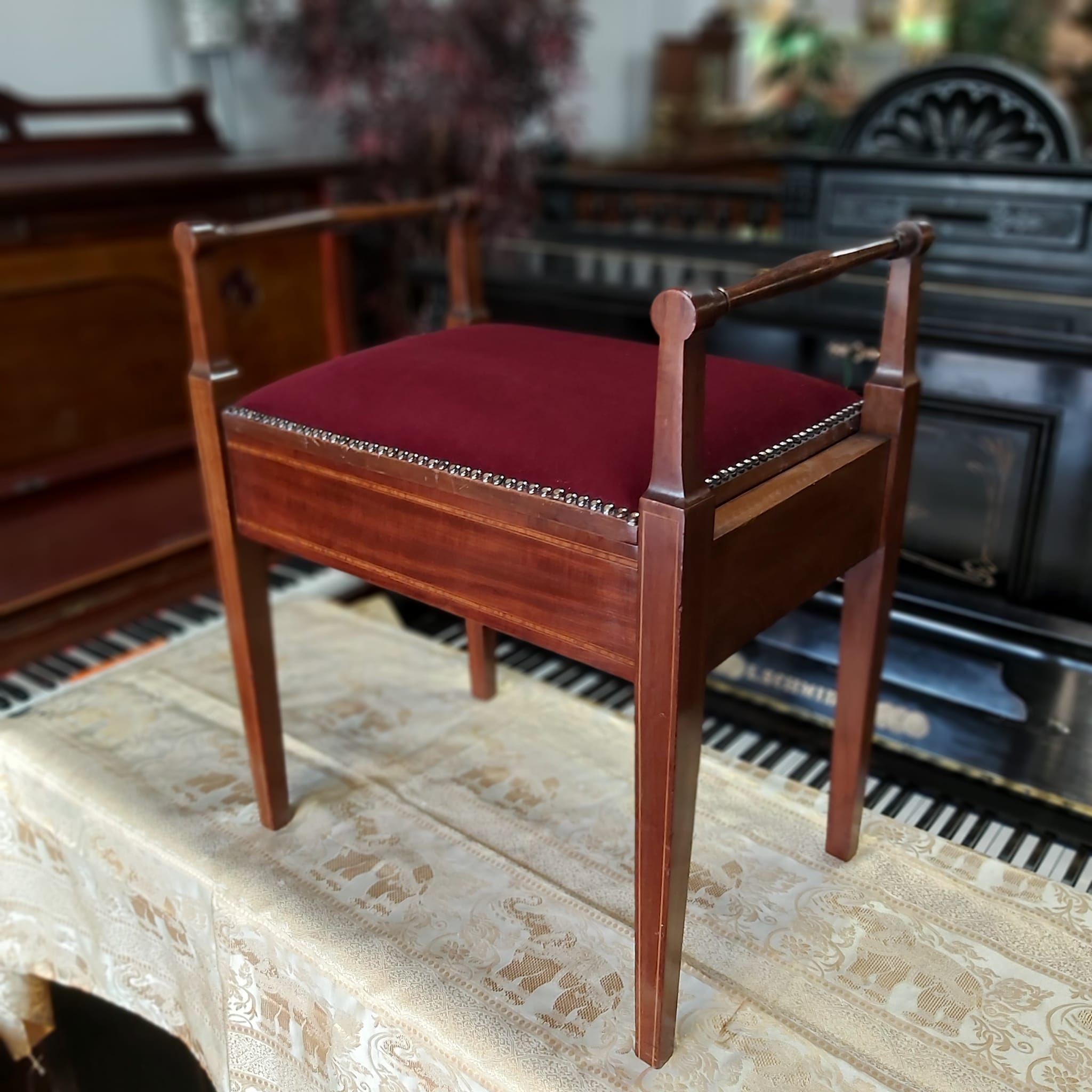 PIANOSTOOL 03